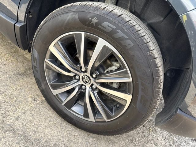2024 Toyota Venza LE