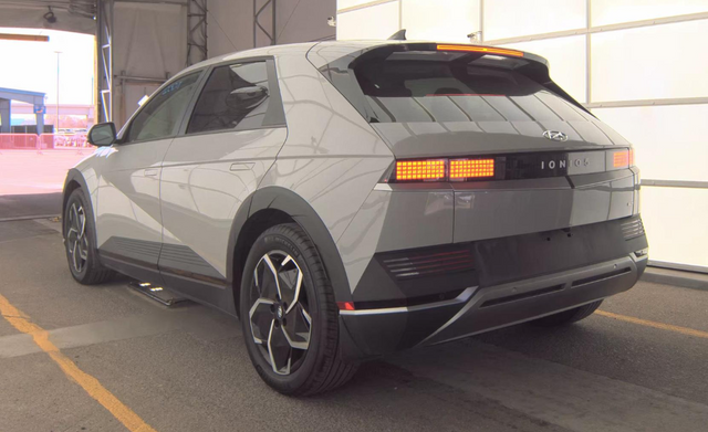 2024 Hyundai IONIQ 5 SE