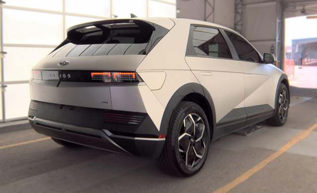 2024 Hyundai IONIQ 5 SEL