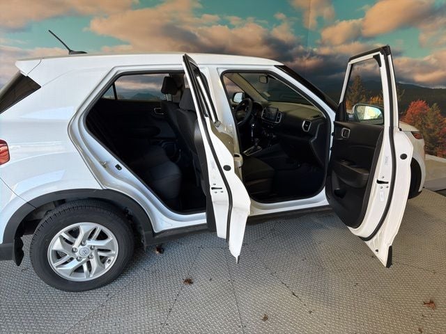 2023 Hyundai Venue SE