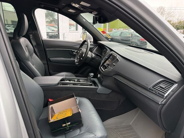 2020 Volvo XC90 T6 Momentum