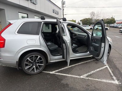 2020 Volvo XC90 T6 Momentum