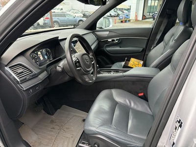 2020 Volvo XC90 T6 Momentum