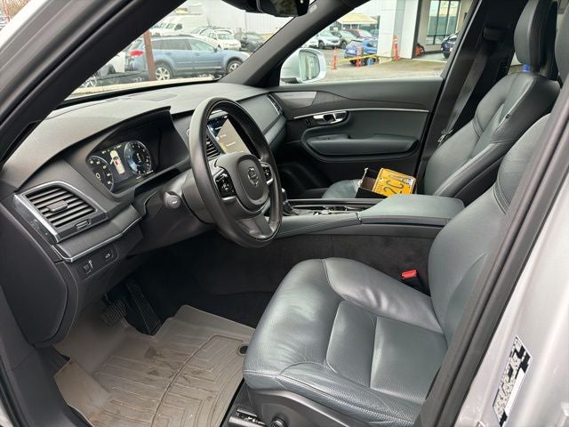 2020 Volvo XC90 T6 Momentum