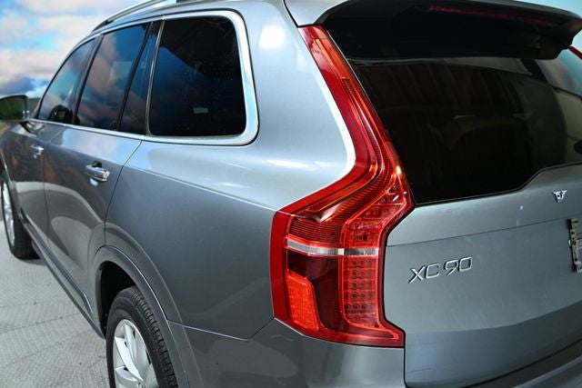 2018 Volvo XC90 T6 Momentum