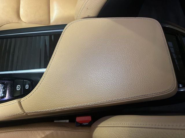 2018 Volvo XC90 T6 Momentum