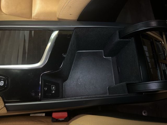 2018 Volvo XC90 T6 Momentum