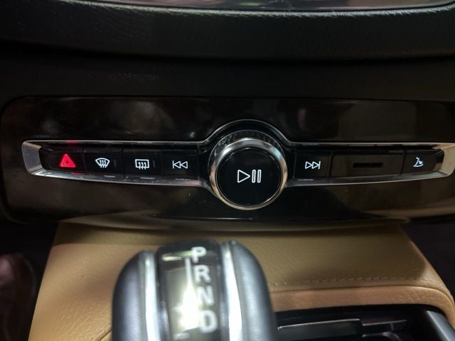 2018 Volvo XC90 T6 Momentum