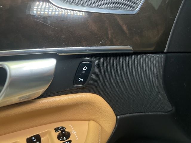 2018 Volvo XC90 T6 Momentum