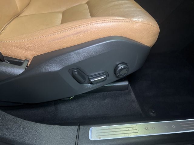 2018 Volvo XC90 T6 Momentum